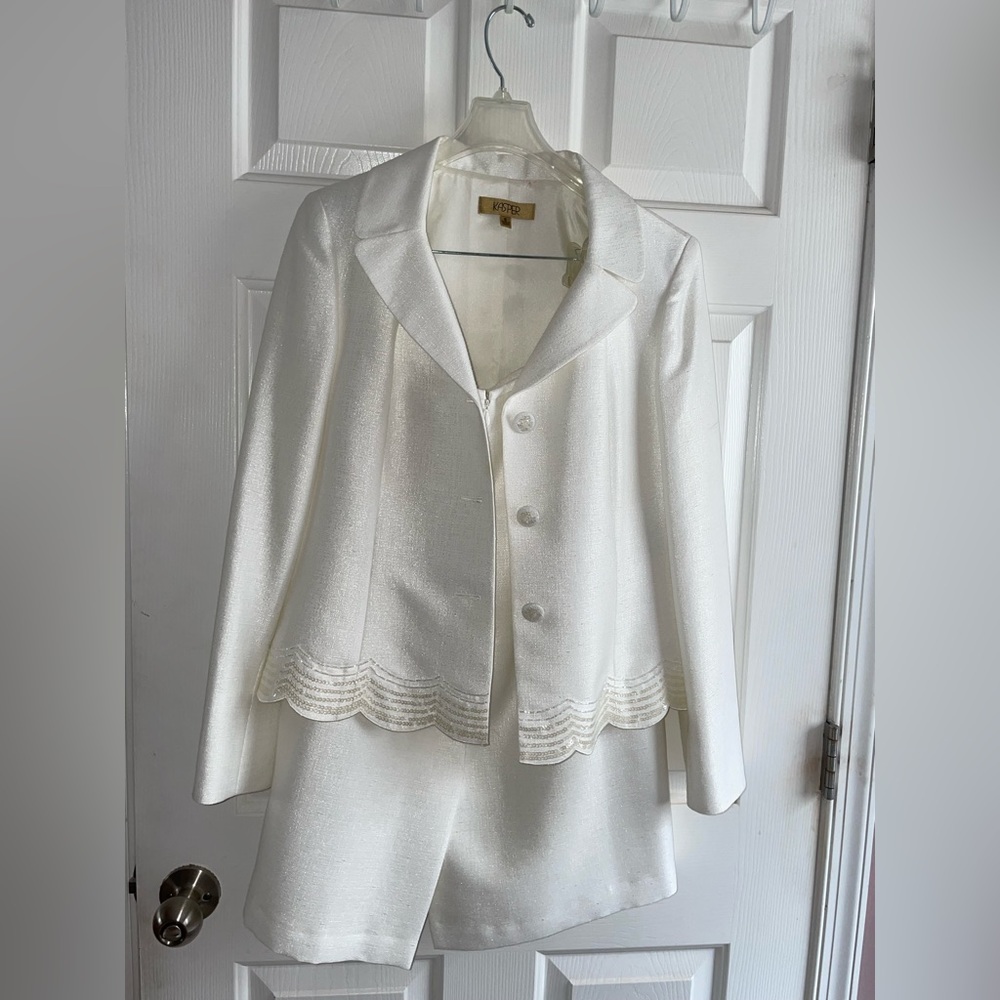 Kasper women elegant white 2 piece suit blazer with a midi skirt size 8